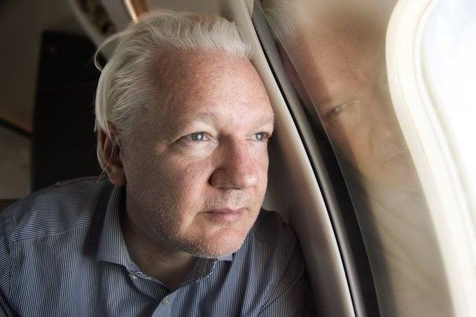 https://salarnews.in/public/uploads/images/newsimages/maannewsimage26062024_094609_julian assange bangkok.jpg